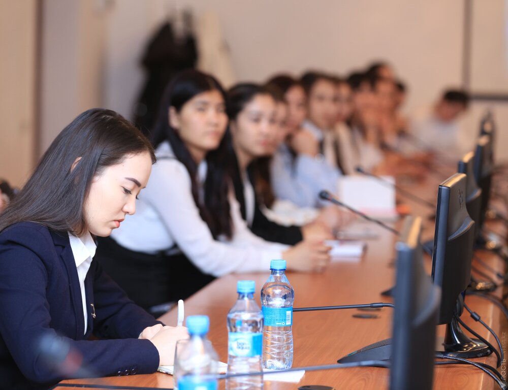 Токаев предложил внедрить воспитательную программу «Адал азамат» в вузах, где готовят педагогов