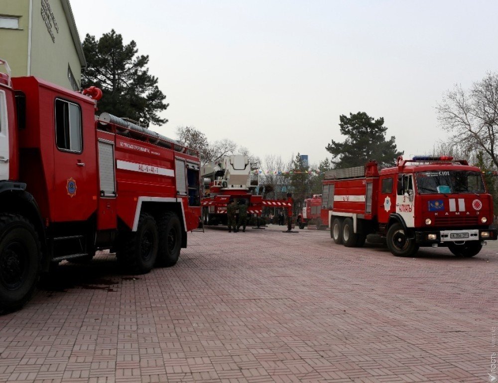 В пожаре в Актюбинской области погибли сельский аким и школьный учитель