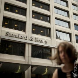 Standard &amp; Poor&rsquo;s снизил прогноз по кредитным рейтингам семи нацкомпаний Казахстана