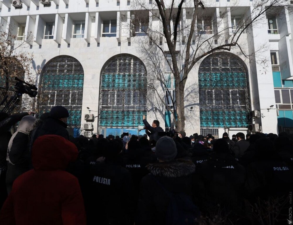 ​Полиция Алматы задержала более 30 протестующих