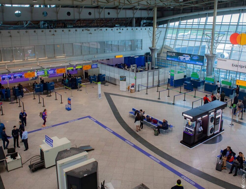 В аэропорту Алматы произошла задержка утренних рейсов из-за отсутствия интернета