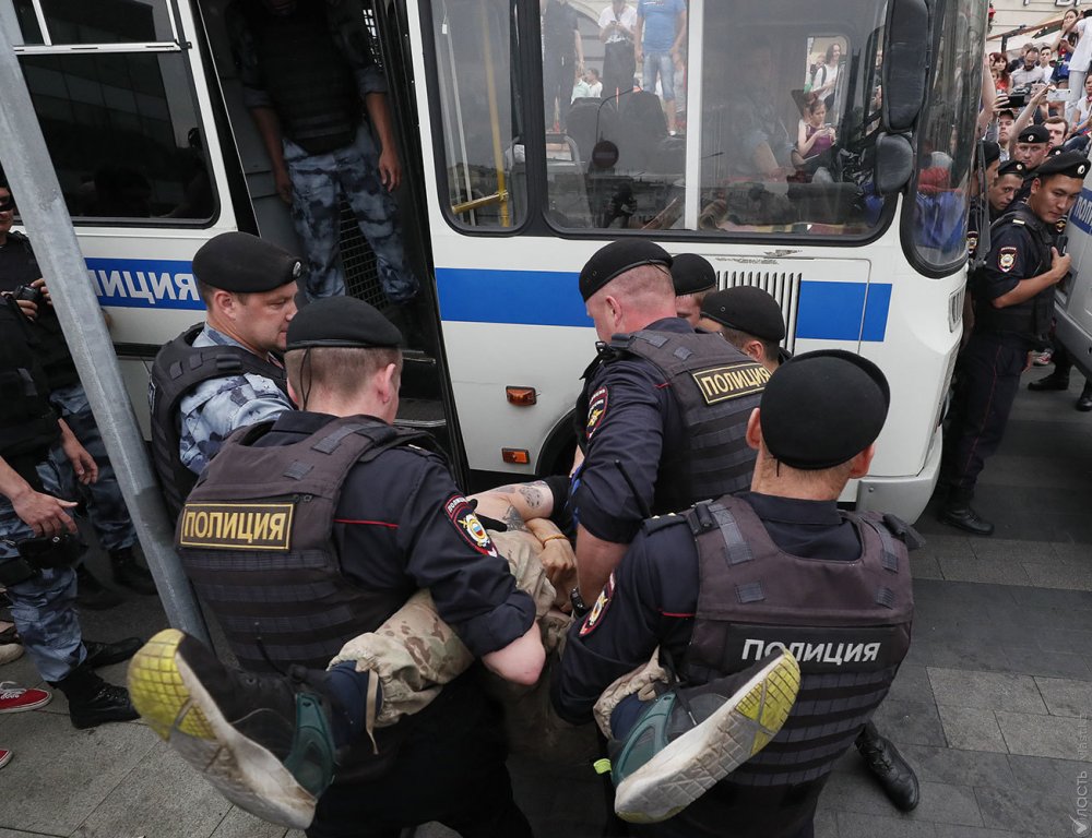 В Москве на акции в поддержку Голунова задержали около 100 человек