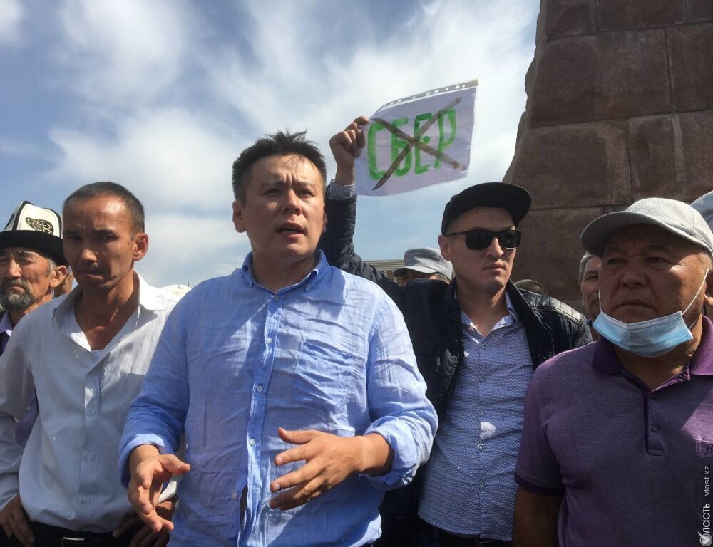 HRW призывает власти Казахстана снять обвинения с Мамая и освободить его 