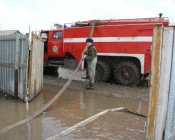 Из шести районов Акмолинской области из-за паводка эвакуируют часть населения - ДЧС