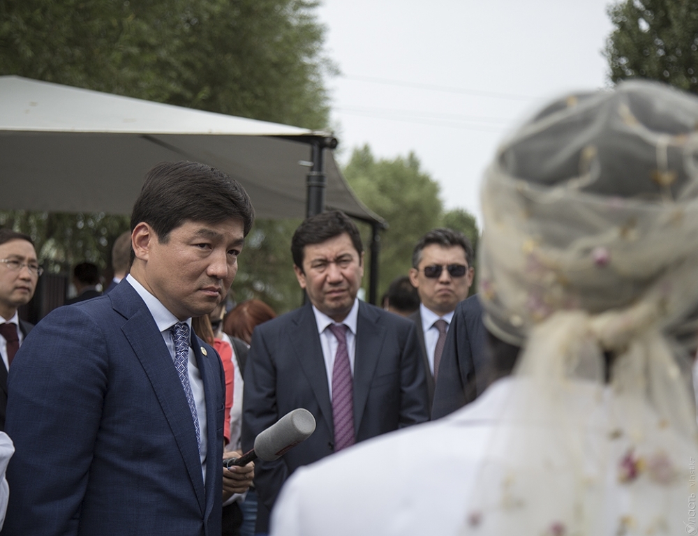 100 тысяч бюджетников в Алматы получат премии к 25-летию Независимости
