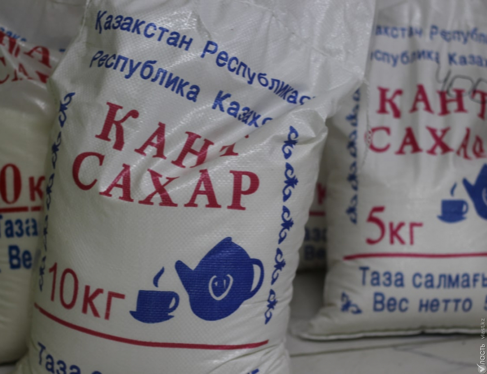 Казахстанский сахар лежит невостребованным на складах, констатируют в правительстве