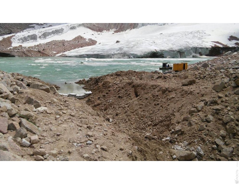 ​В Алматинской области ведут работы по снижению уровня воды в мореных озерах и бассейнах рек
