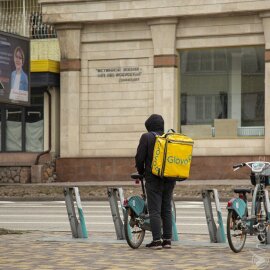 Закон, предусматривающий соцобеспечение работников интернет-платформ, подписал Токаев