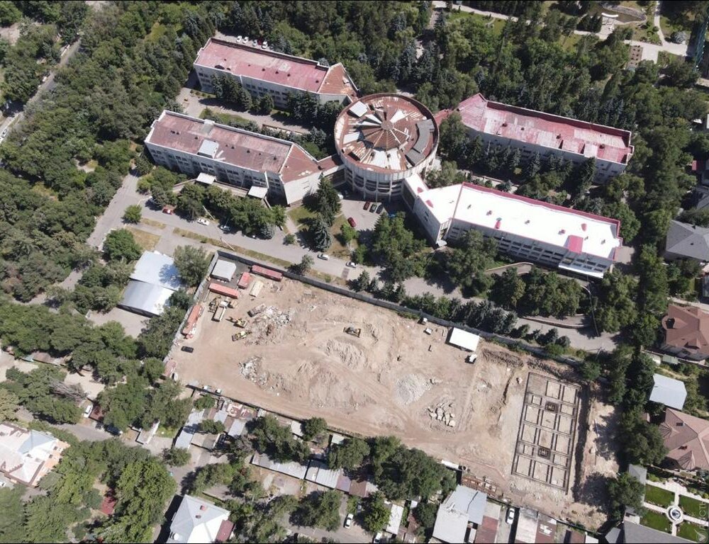 Суд отменил все сделки купли-продажи участка Центра акушерства и гинекологии в Алматы 