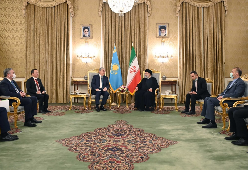 Токаев провел переговоры с президентом Ирана в узком формате