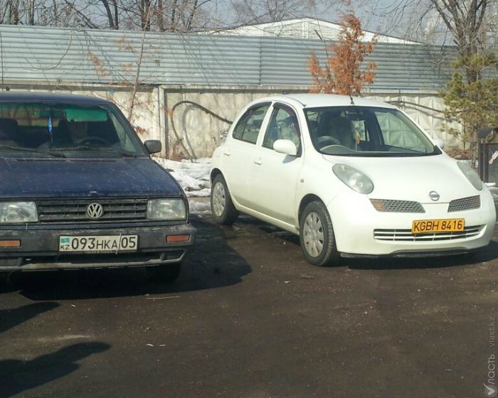 Владельцы автомобилей с кыргызскими номерами потребовали разрешить льготную регистрацию авто в Казахстане