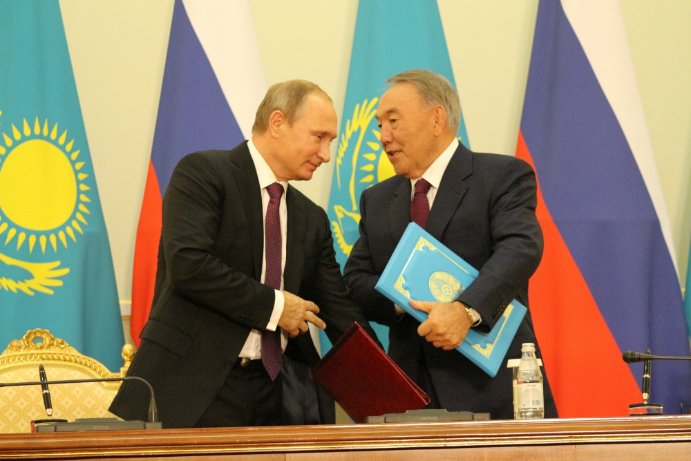 Назарбаев и Путин в телефонном разговоре обсудили борьбу с терроризмом и украинский кризис