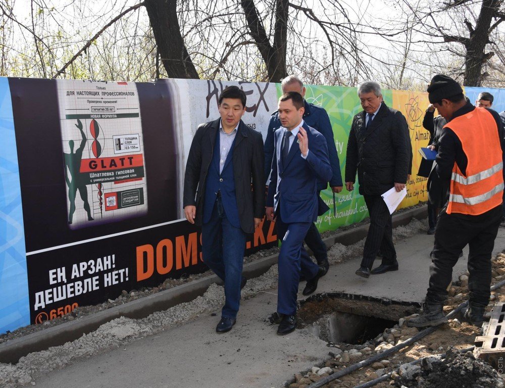 Акимат Алматы планирует отремонтировать 585 дворов до конца года