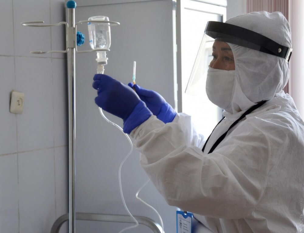 За две недели заболеваемость коронавирусом в Казахстане выросла в 3,2 раза