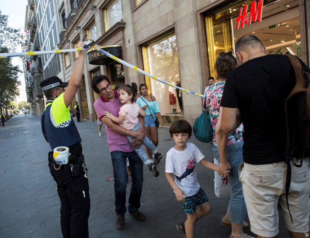 Теракт в Барселоне могла подготовить ячейка из 12 человек