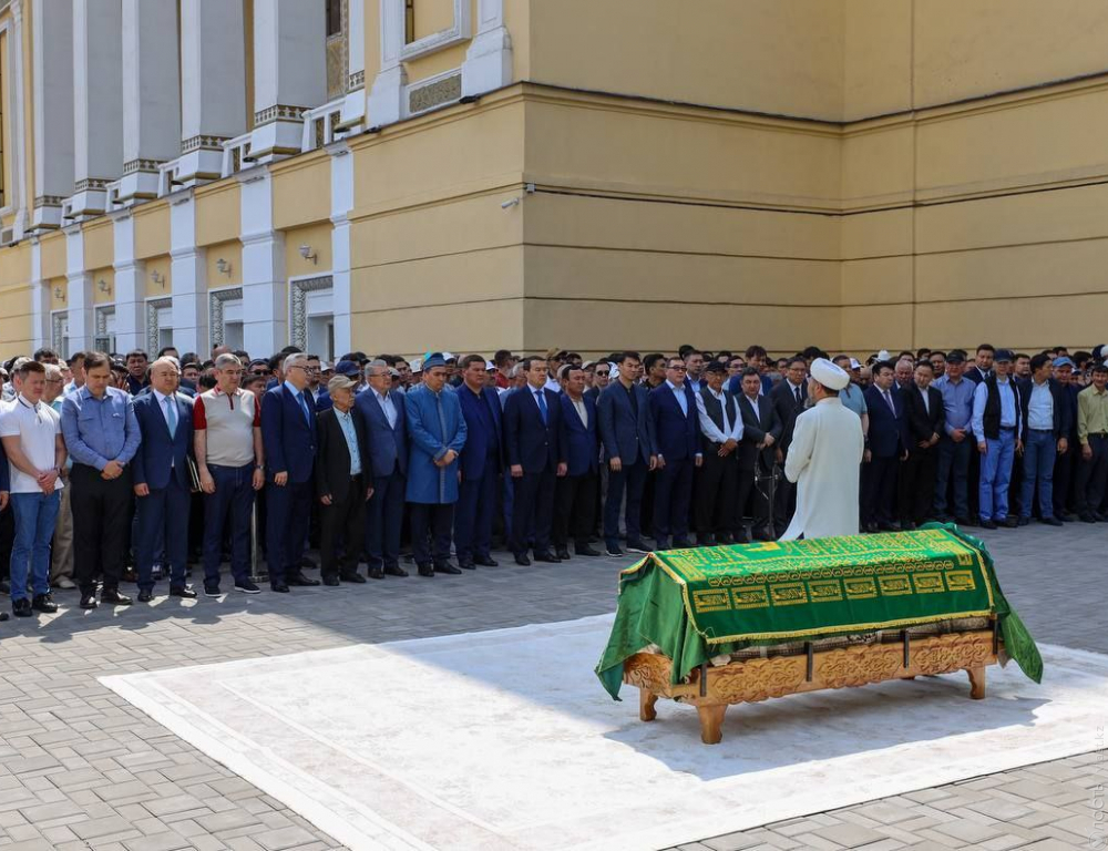 В Алматы прошла церемония прощания с государственным деятелем Бердибеком Сапарбаевым 