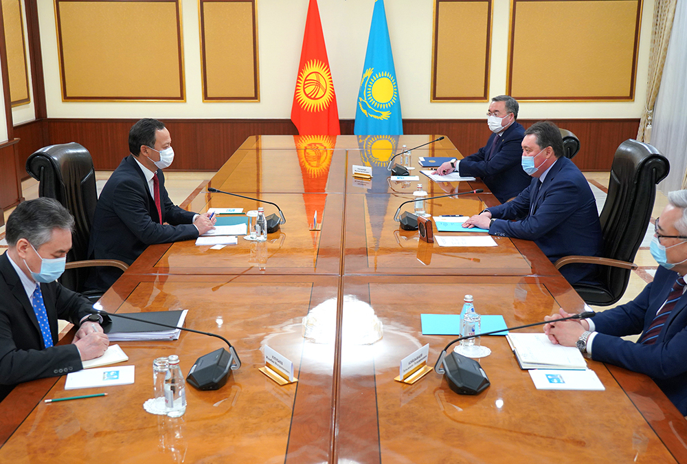 Кыргызстан попросил у Казахстана финансовую помощь и медикаменты