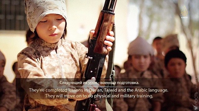 ИГИЛ распространил видео с детьми из Казахстана, занимающимися в тренировочном лагере боевиков