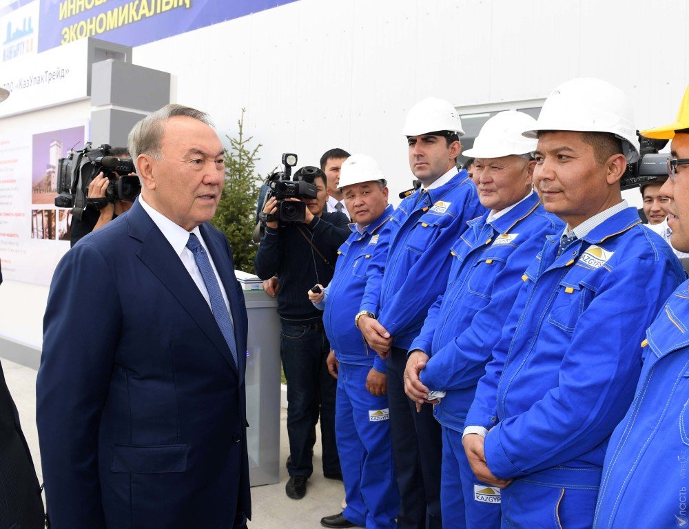 ​Назарбаев ознакомился с ходом строительства транспортного моста в Таразе