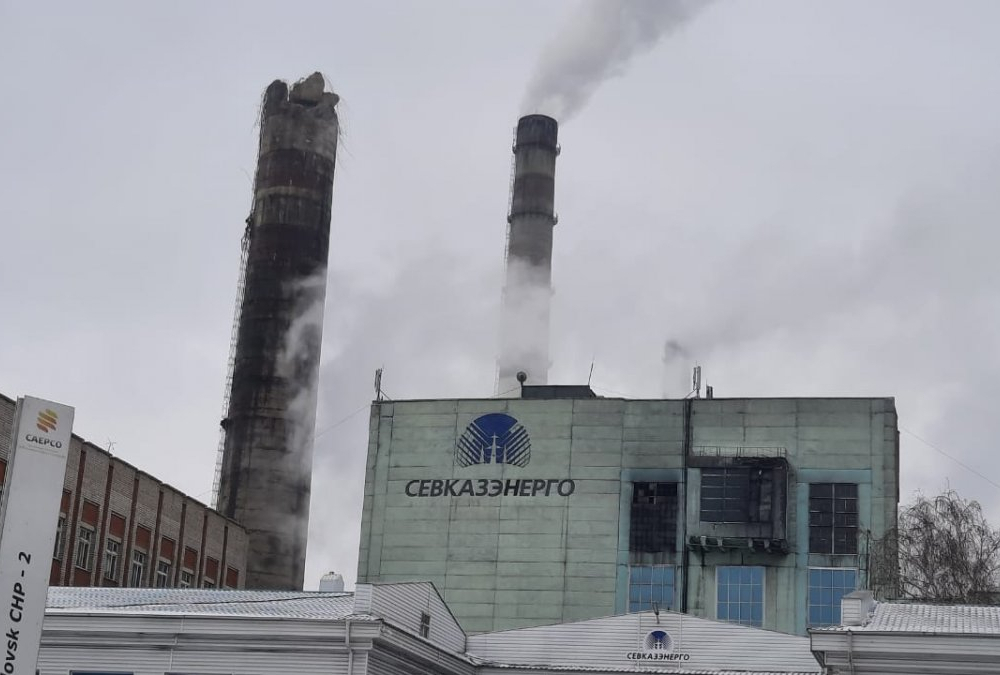 На ТЭЦ-2 Петропавловска демонтируют накренившуюся в августе дымовую трубу
