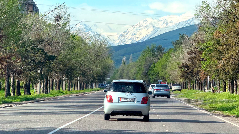 
Власти Бишкека намерены взимать деньги с иногороднего транспорта за въезд