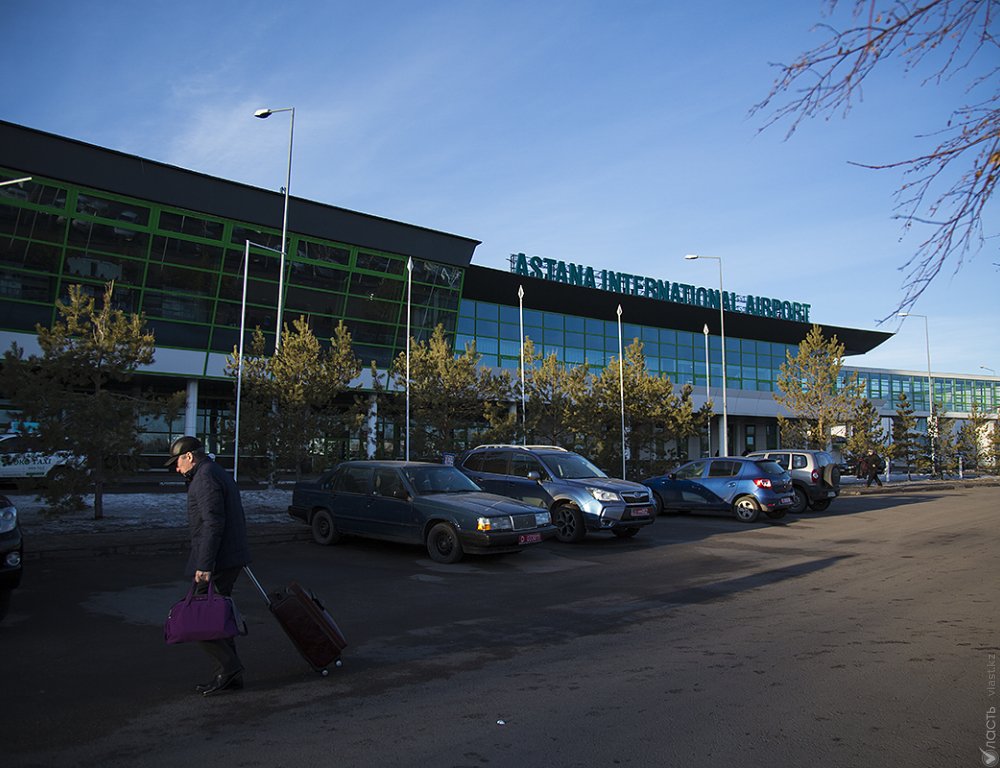 Доходы с парковок в аэропорту Астаны упали после введения спецлинии