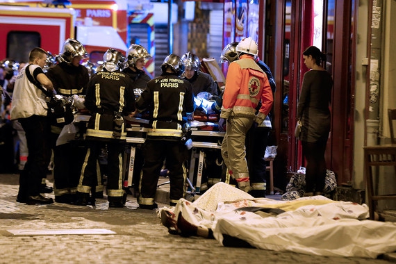 Более 120 человек погибли в результате серии терактов в Париже