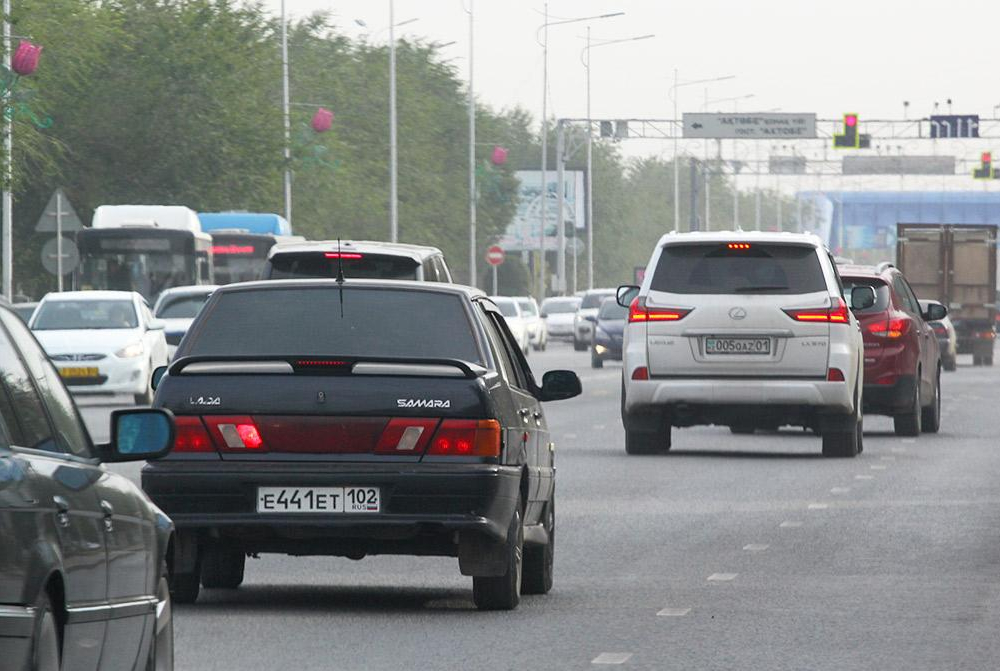 В Казахстане не поставлены на учет около 80 тыс. автомобилей с российскими номерами – МВД
