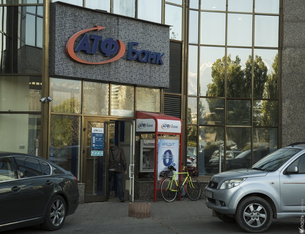 В столице и Алматы с 28 апреля откроют банки