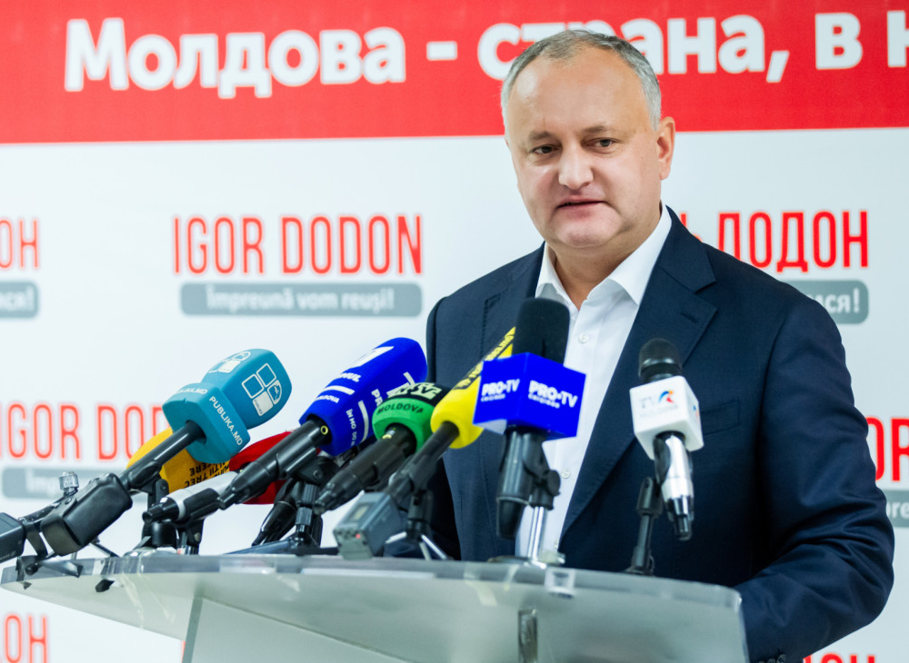 Экс-премьер Молдовы и действующий президент вышли во второй тур выборов
