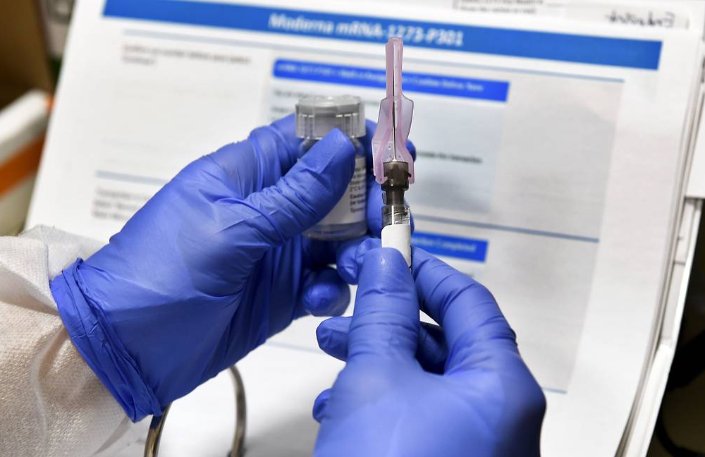 В США одобрили применение вакцины Moderna от коронавируса