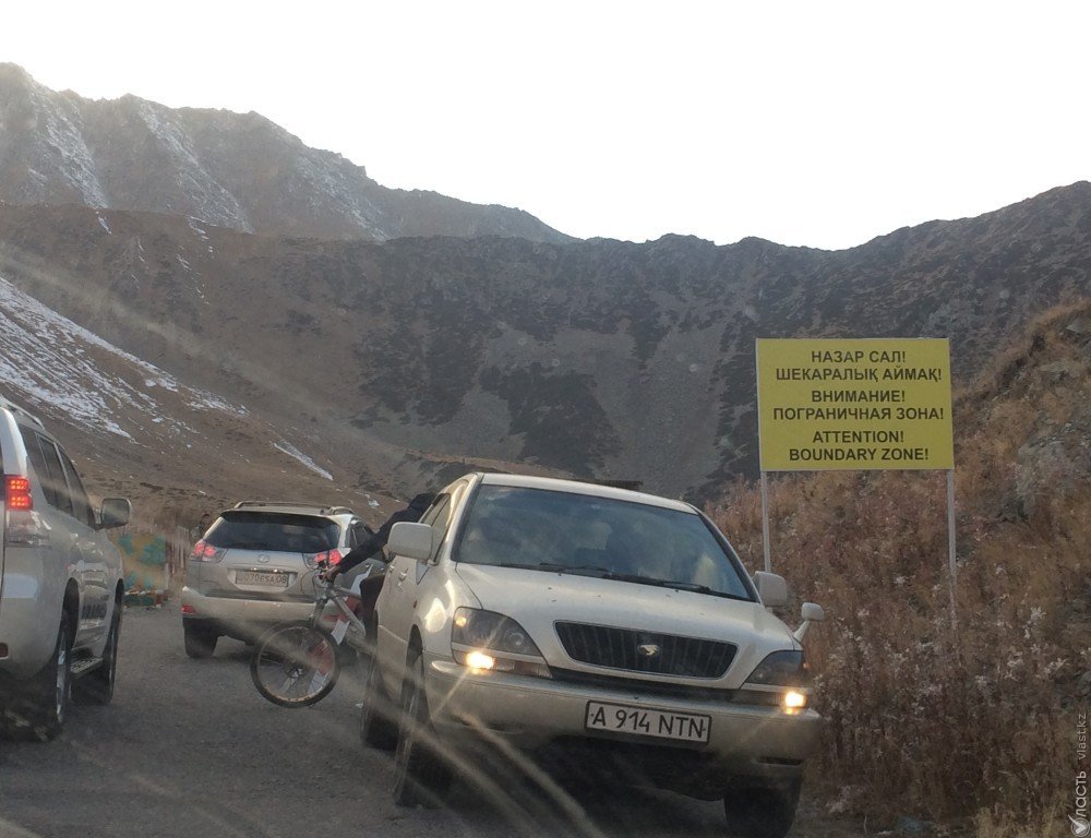 Погранконтроль на казахстанско-кыргызской границе занимает не более 20 минут – Минфин