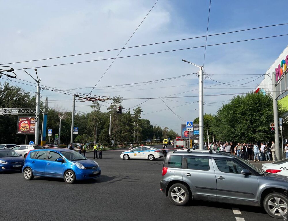В Алматы из ТРЦ «Москва» эвакуировали людей из-за сообщения о минировании