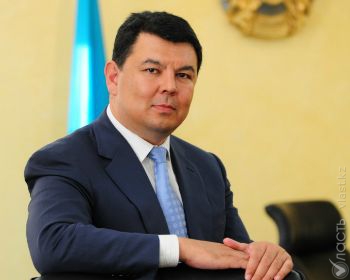 Аким Павлодарской области предложил ввести в школах Омска уроки казахского языка