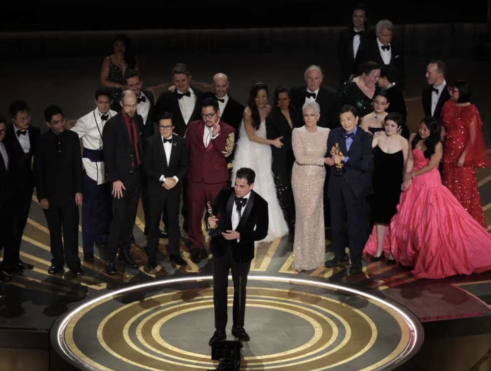 Премию «Оскар» 2023 года получила картина «Все везде и сразу»