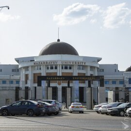 Назарбаева лишили статуса главы высшего совета школ, университетов и фонда его имени