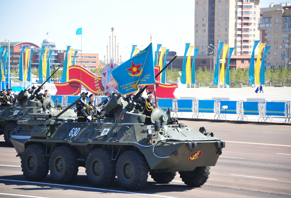 
Казахстан пятый год отказывается от проведения военных парадов 7 и 9 мая