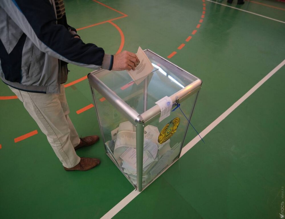 Наблюдатели в Усть-Каменогорске зафиксировали, что одни и те же люди голосуют по несколько раз