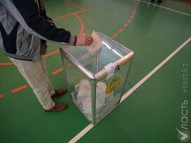 Наблюдатели в Усть-Каменогорске зафиксировали, что одни и те же люди голосуют по несколько раз