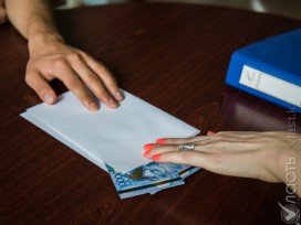 Чиновник в Карагандинской области брал деньги с инвалидов за подтверждение диагнозов 
