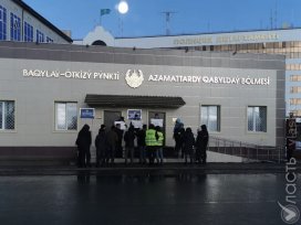 Лукпан Ахмедьяров провел акцию протеста у Департамента полиции в Уральске