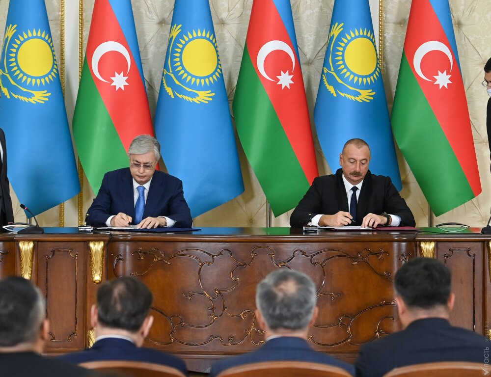 Главы Казахстана и Азербайджана подписали декларацию об укреплении отношений 