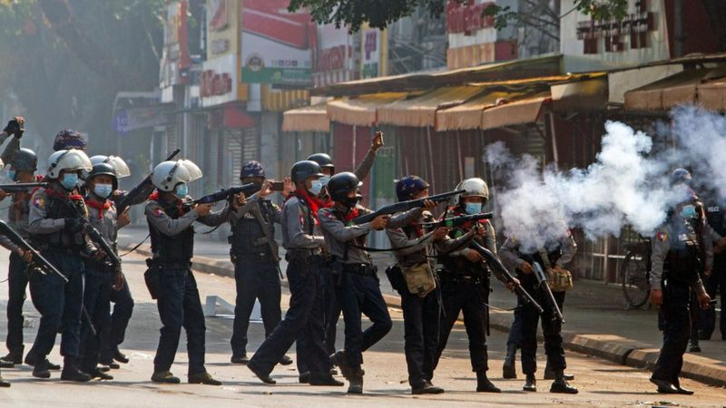 По меньшей мере 18 участников акций протеста погибли в Мьянме