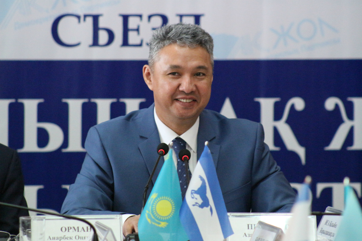 «Ак жол» обнаружил у казахстанцев усталость от монополии власти 