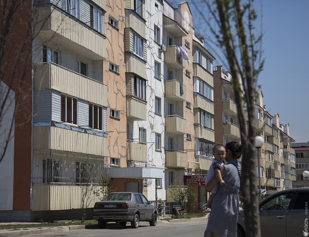 Свыше 1,3 тыс. многодетных семей Казахстана получили в мае арендное жилье