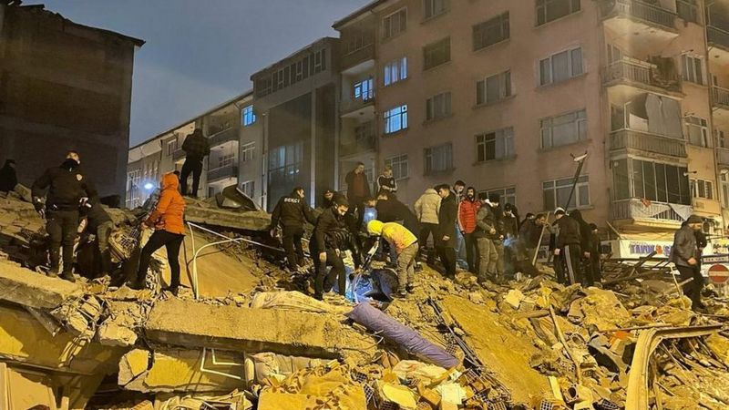Сильное землетрясение произошло в Турции