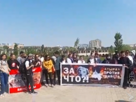 Несколько десятков жителей Атырау вышли на митинг против отстрела животных