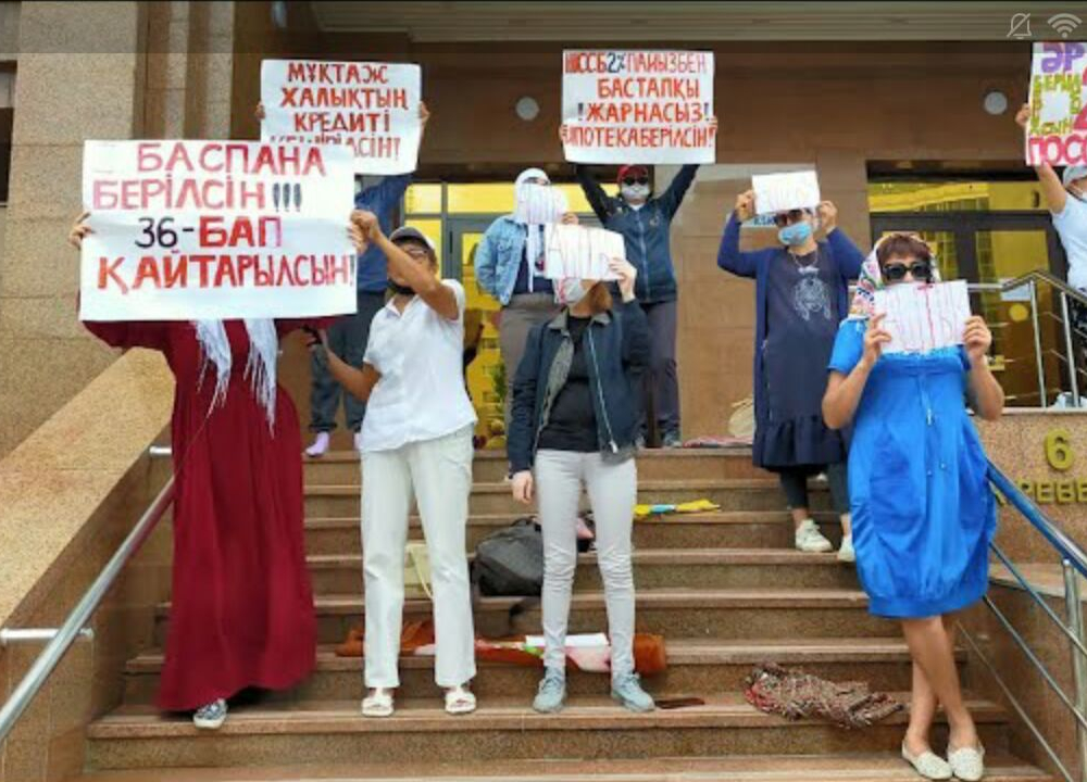 В столице многодетные матери объявили голодовку у здания Минтруда