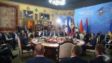 Мамин предложил использовать МФЦА для сотрудничества ЕАЭС в сфере финансовых рынков