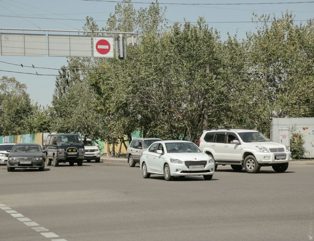 С сентября три казахстанские автодороги станут платными